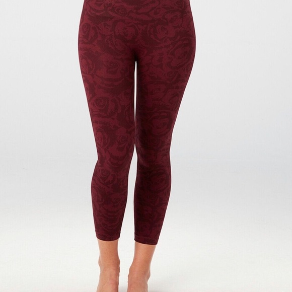 SPANX Pants - ❤️ NWT - SPANX CROPPED LAMN LEGGING ❤️ COLOR: GARNET RED ❤️ SIZE: L